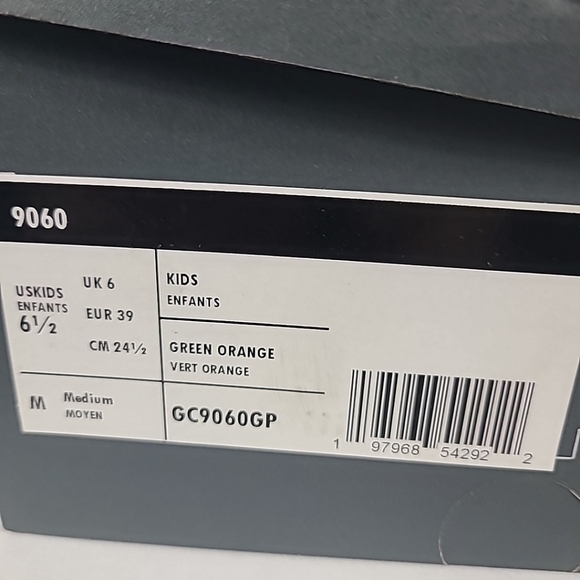 NIB New Balance 9060 Kids Athletic Suede Sneaker Green Orange Sz 6.5 - Picture 8 of 8